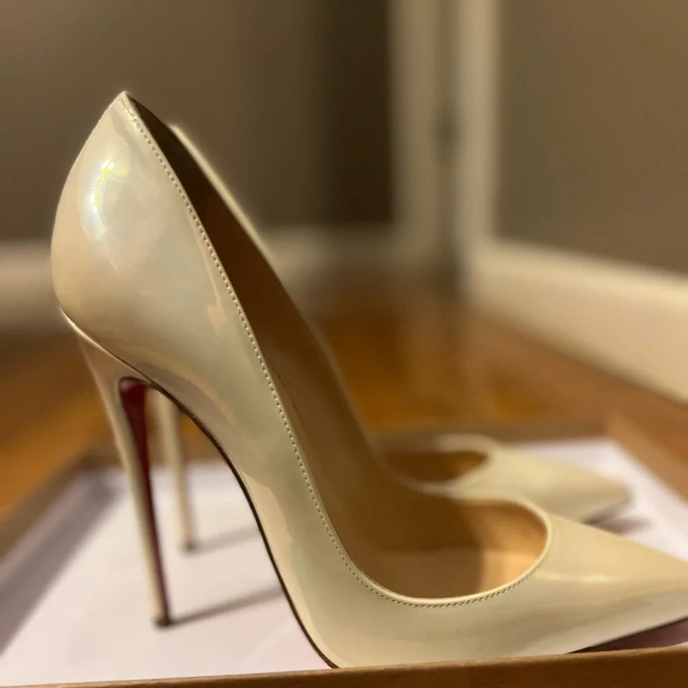 Christian Louboutin So Kate Pumps - Picture 3 of 3